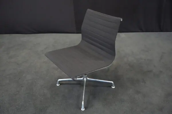 Herman Miller für Vitra | EA 101 / schwarz