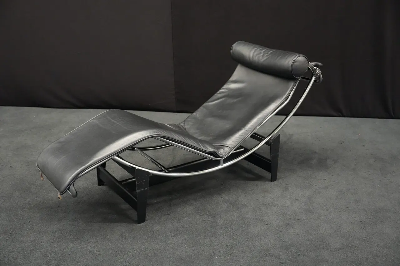 Cassina LC4 CHAISELONGUE Liege Leder / Schwarz — Bild 1